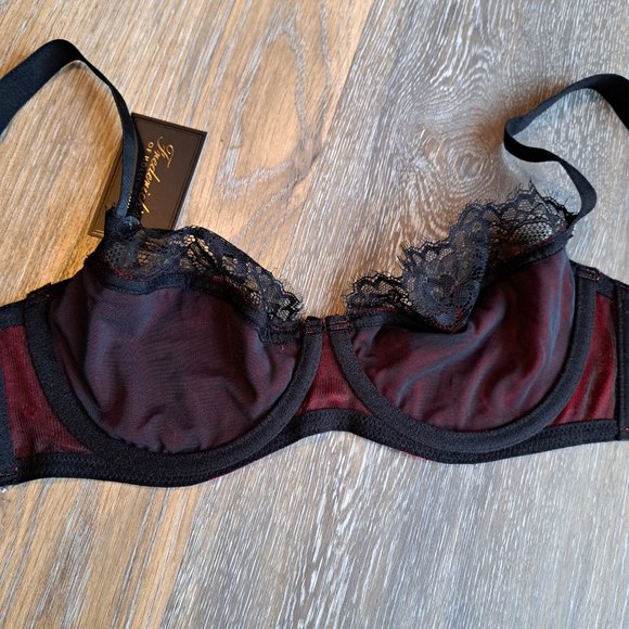 Frederick's Of Hollywood Velvet Bra - Picture 4 of 7